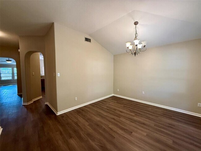 Building Photo - 186 Fresno Springs