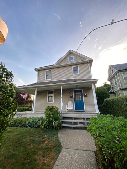 Building Photo - 104 N Forest Ave