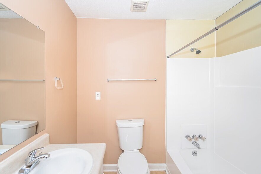 Building Photo - 6490 Executive Dr