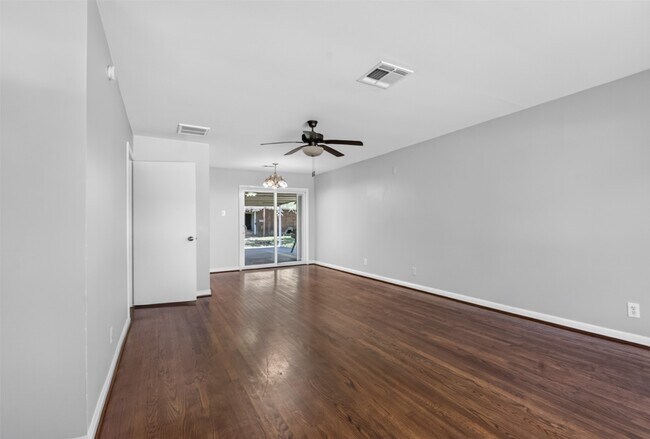 Building Photo - 1409 Wycliffe Dr