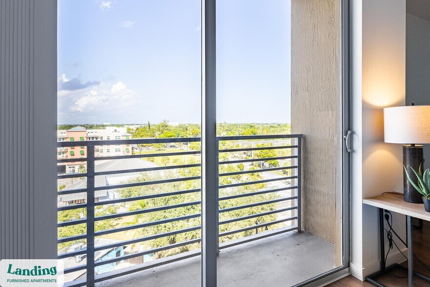 Building Photo - 200 NE 1st Ave