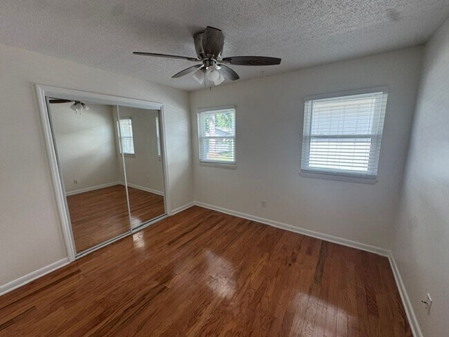 Building Photo - 180 SE Villas Ct