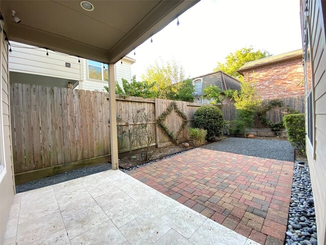 Building Photo - 9510 Cedarpost Square St