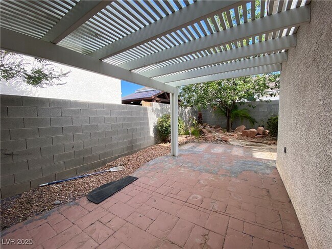 Building Photo - 7833 Hidden Village Ave