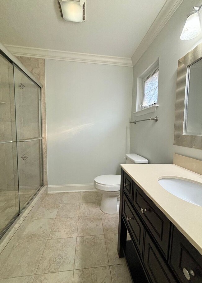 Building Photo - Available 1/10. Beautiful 3BR/3 BA Townhome Available in the Heart of Mt Pleasant!