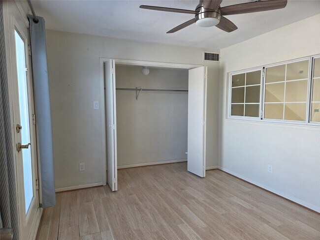 Building Photo - 1114 Augusta Dr