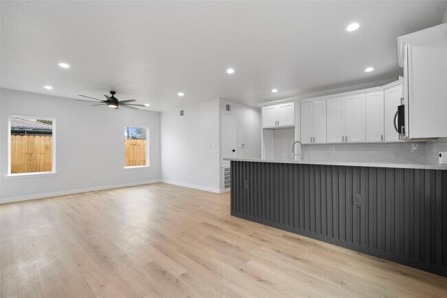 Building Photo - 7220 S Hall St