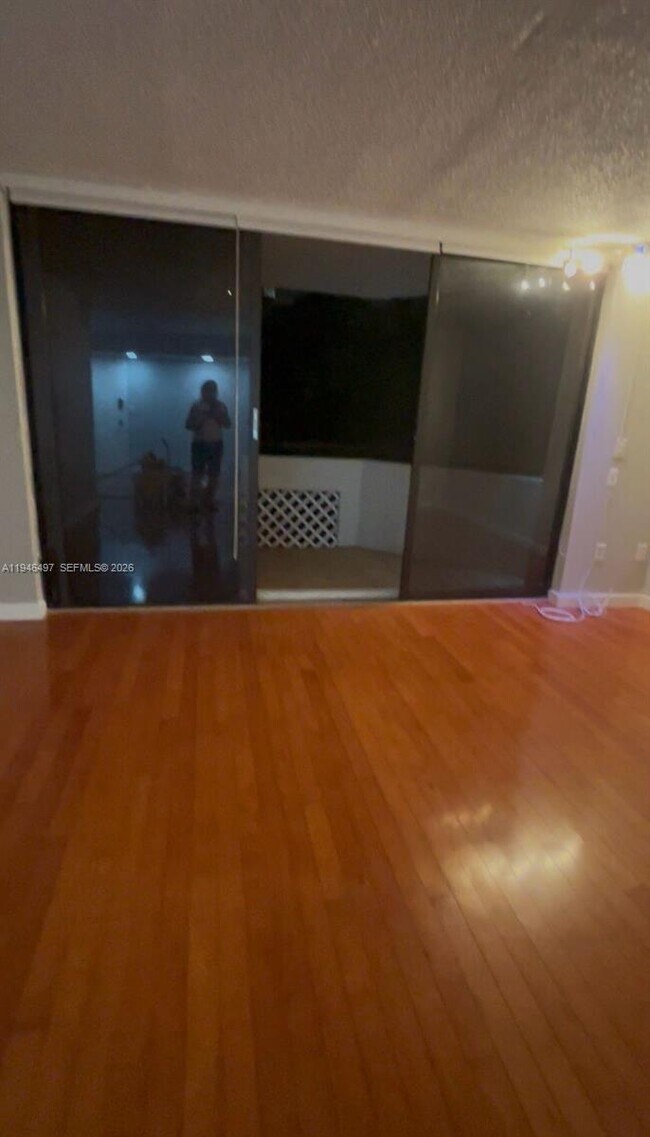 Building Photo - 911 E Ponce De Leon Blvd