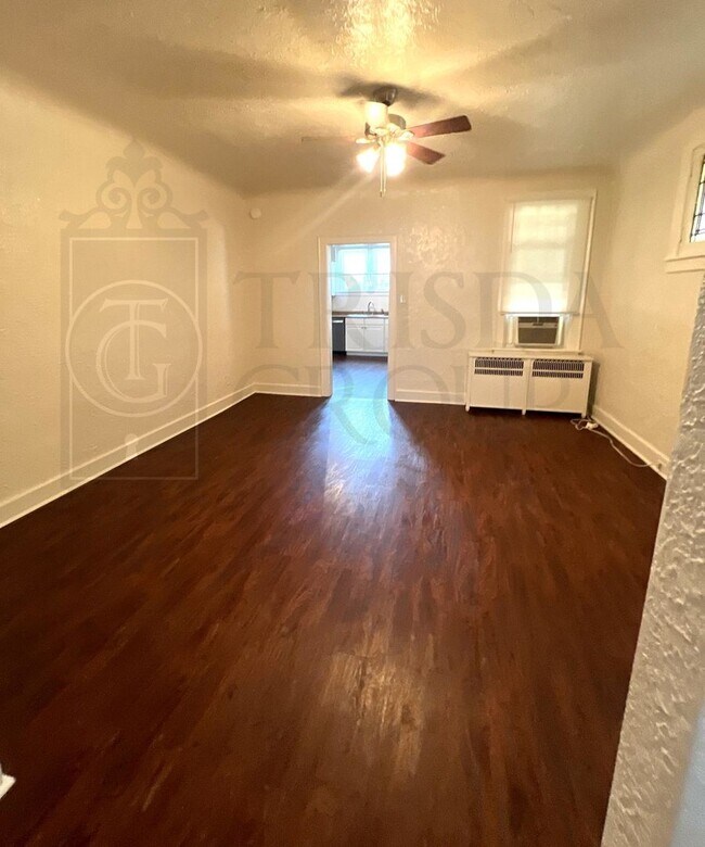 Building Photo - Avail Avail Aug 1st: A GEM in Dormont!  Spacious 3BR Twin Home, Parking, Charm, Walkability, Outd...