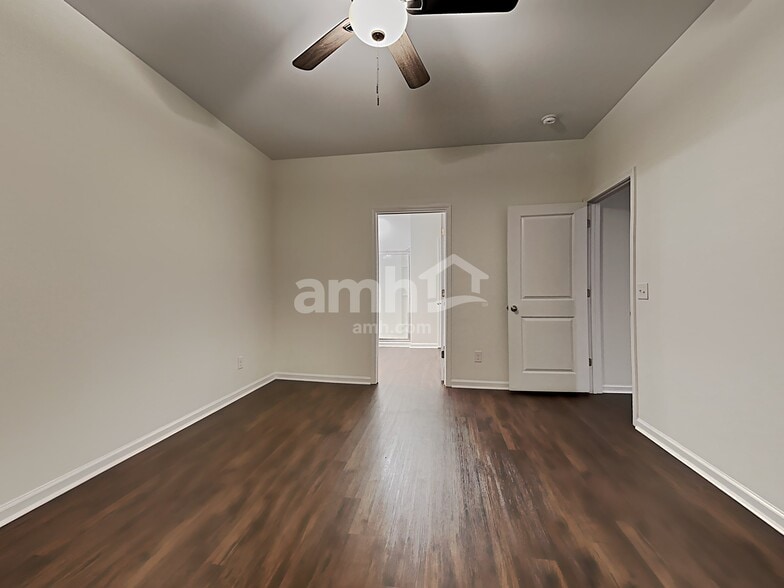 Building Photo - 275 Hogan Dr