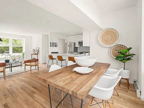 Building Photo - 6 Renaissance Ct