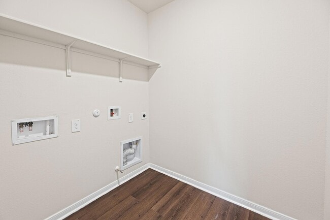 Building Photo - 142 Solitude Dr