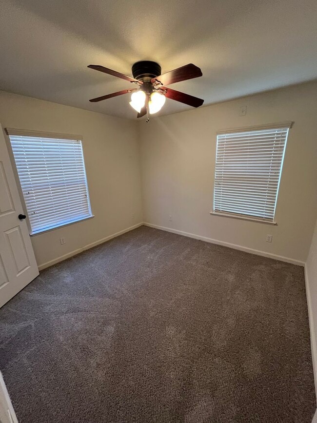 Building Photo - NICE UPDATED HOME IN SACRAMENTO!!