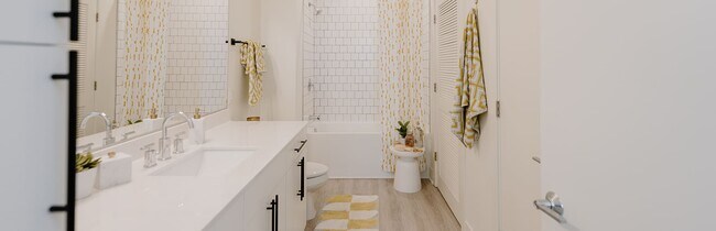 Building Photo - 712 4th Ave S