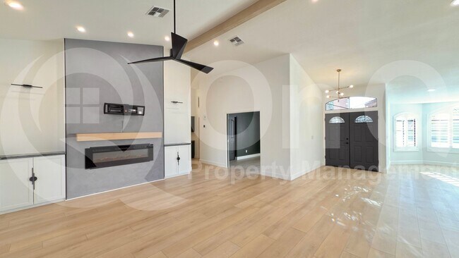 Building Photo - 214 N Silverado St