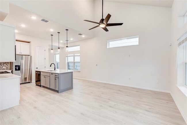 Building Photo - 2008 Kit Cir