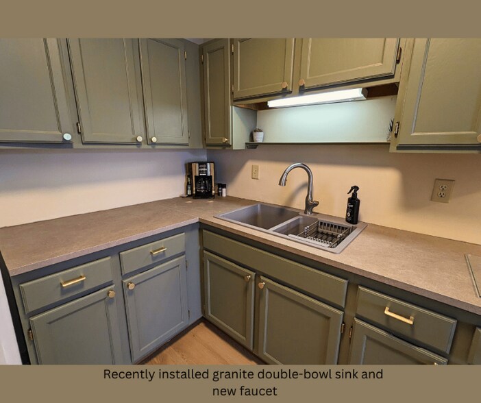 Building Photo - 6500 Woodlake Dr