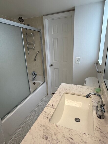 Batrhroom - 2900 Banyan St