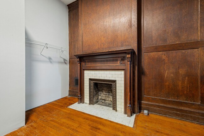Building Photo - 818 W Franklin St