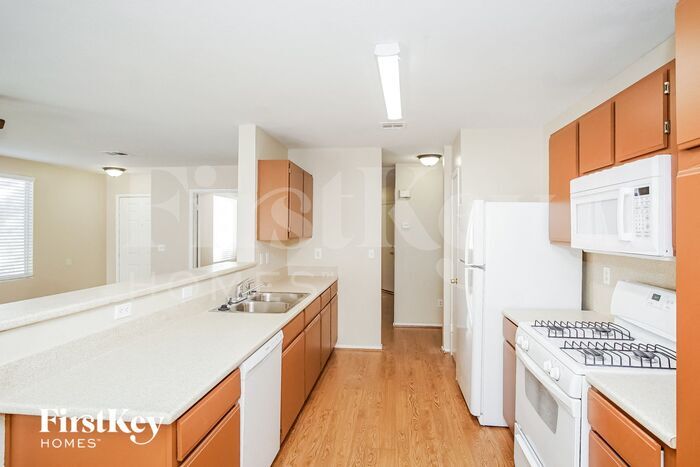 Building Photo - 722 Carlos Julio Ave