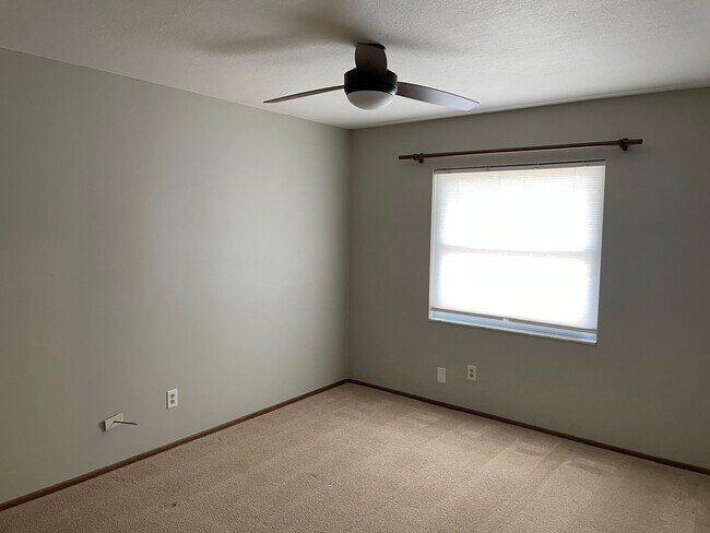 Building Photo - 1280 Gladiolas Dr