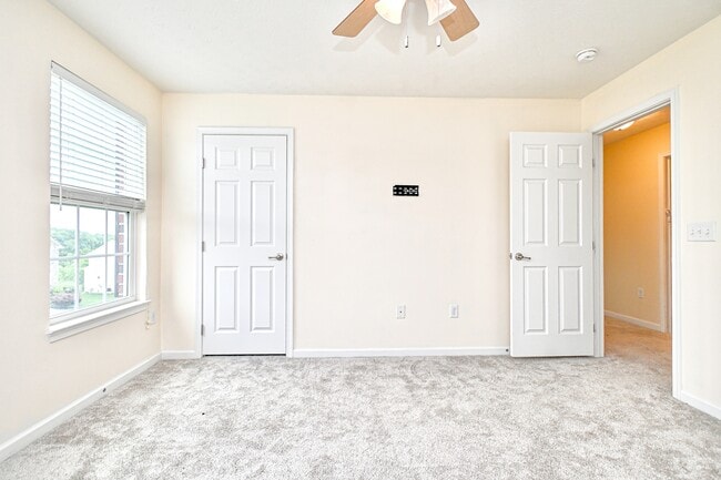 Building Photo - 8453 Forest Valley Dr