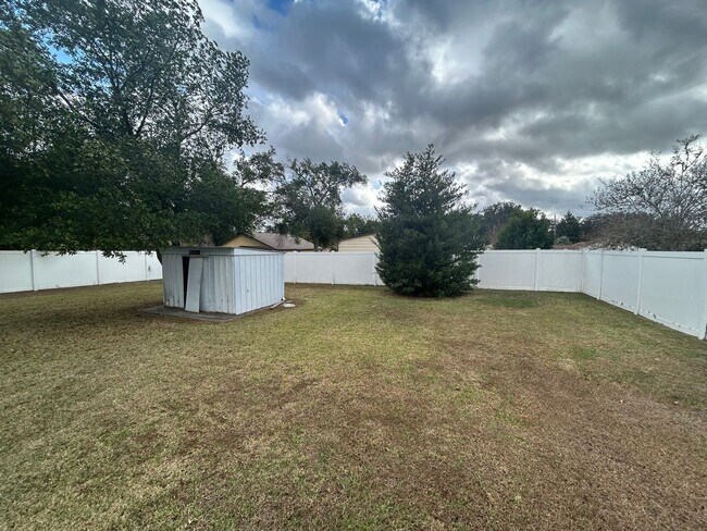 Building Photo - 21570 SW Raintree St