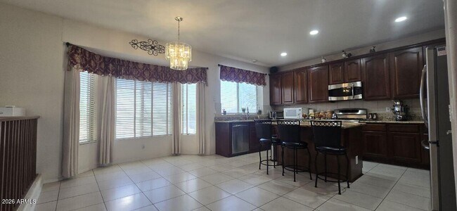 Building Photo - 6435 W Buckskin Trail