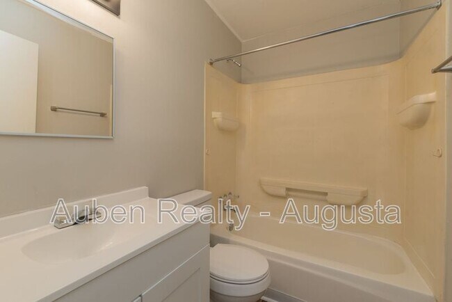 Building Photo - 821 Forsythe St