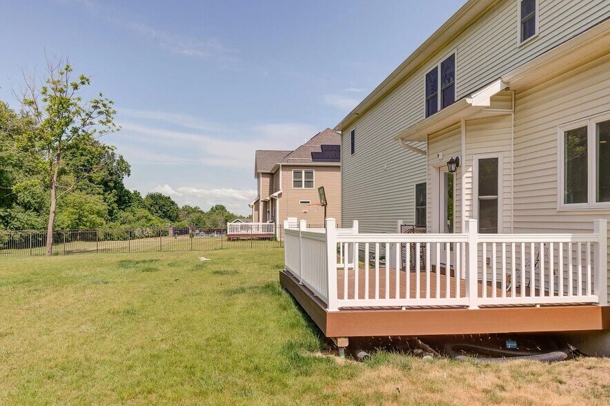 Building Photo - 65 Haywood Ln