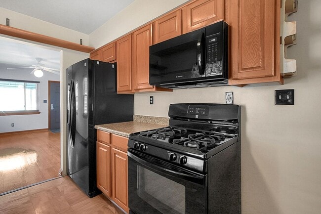 Building Photo - 3 Bed, 1 Bath Single-Family Home – Great L...