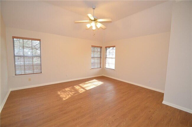 Building Photo - 3013 Sussex Gardens Ln