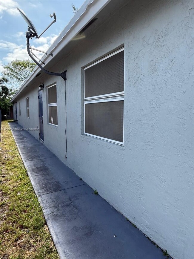 Building Photo - 1014 NW 6th Ave