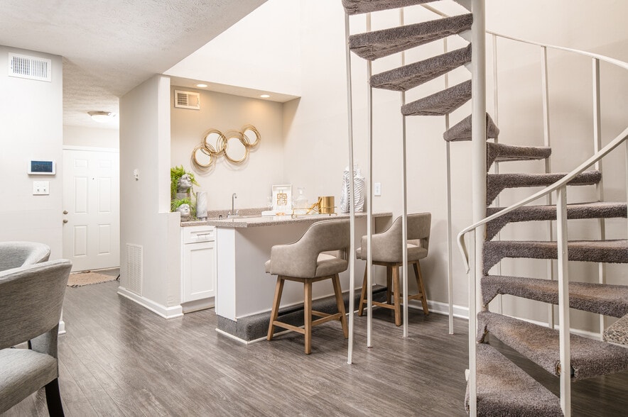 Primary Photo - Elite at City View