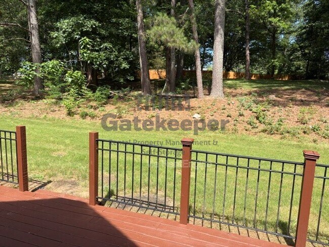 Building Photo - 335 Fairfield Cir
