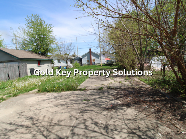 Building Photo - Spacious 2 BR 1 BA House with Central Air ...