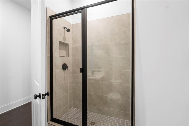 Building Photo - 1042 Winding Br Dr