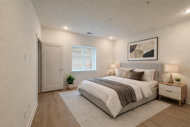 Building Photo - 4802 S Congress Ave