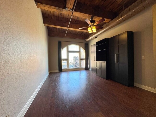 Building Photo - 609 Central St