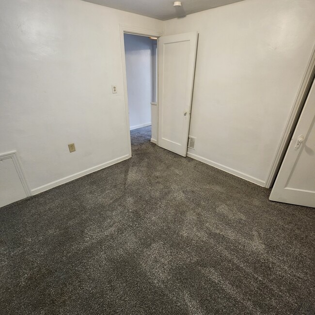 Building Photo - 1144 Shadycrest Dr