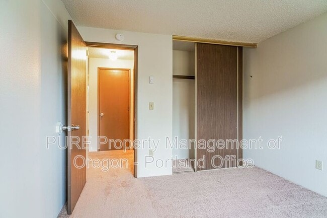 Building Photo - 14140 NE Sandy Blvd