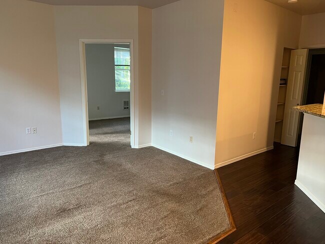 Building Photo - 16125 Juanita Woodinville Way NE