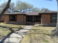 Building Photo - 7033 Kingsbury Dr