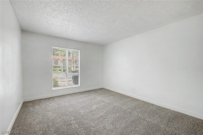 Building Photo - 1515 E Reno Ave