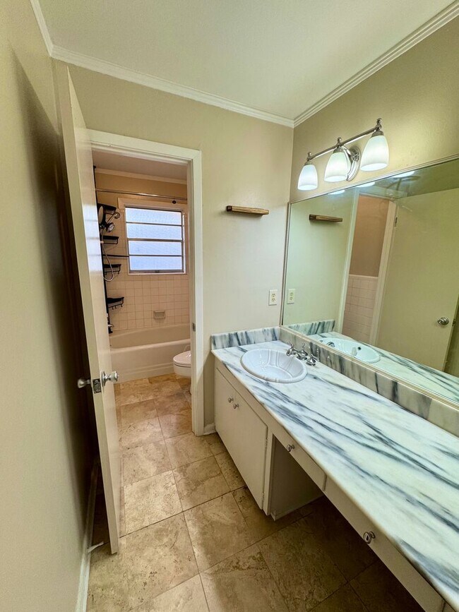 Building Photo - Cross Lake