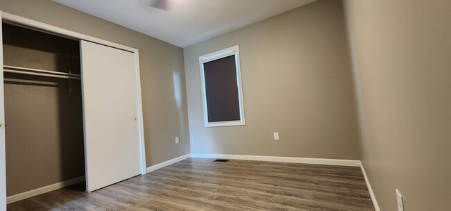 Building Photo - Woodland Hills