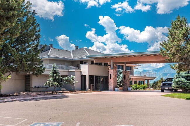 Building Photo - Luxury Living at Camels RIdge