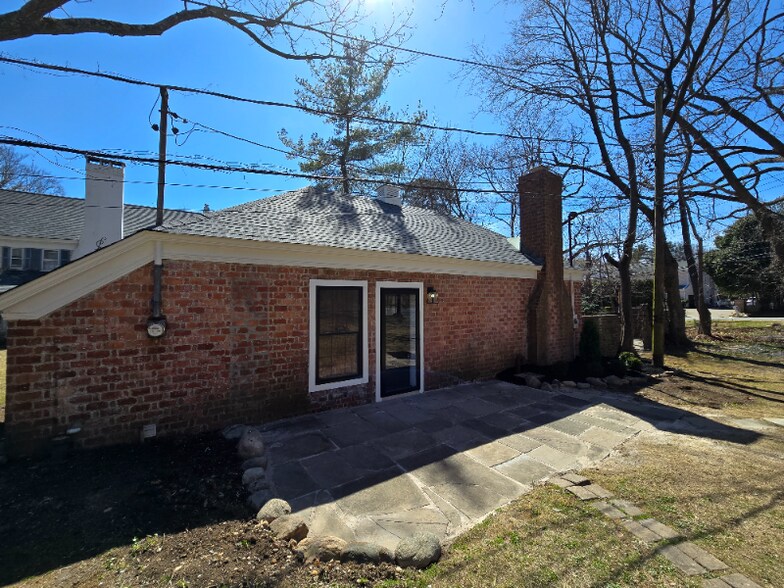 Building Photo - 118 Plainview Rd