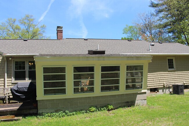 Building Photo - 20 Exeter Rd