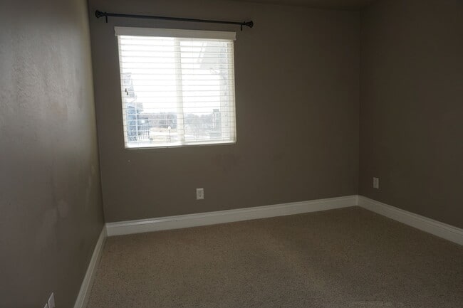 Building Photo - 8264 Resaca Dr